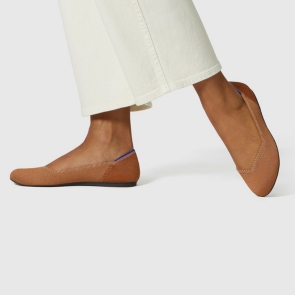 Rothys Sz 6 The Flat Round Toe in Fawn